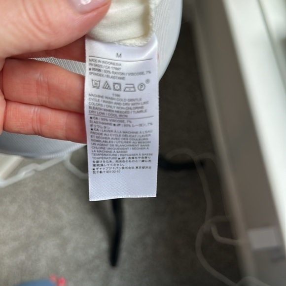 Banana Republic Ivory Camisole w/adjustable straps, Medium, EUC - Picture 8 of 8